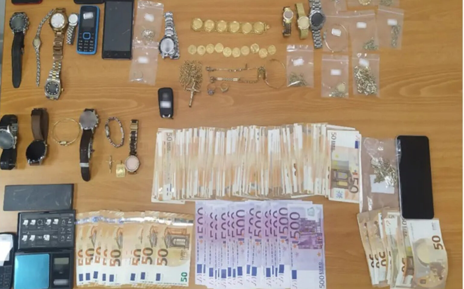 Apateones enoikiastes