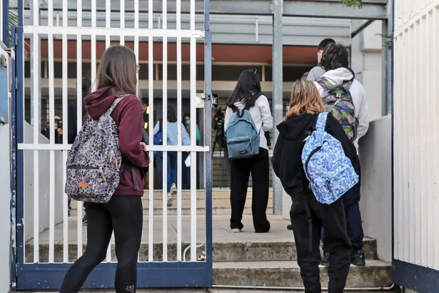 Sxoleia sholeia sxoleio mathites sholeio 19 04 2021.jpeg