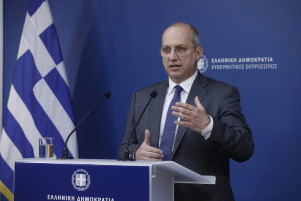[359789] ΕΝΗΜΕΡΩΣΗ ΤΩΝ ΠΟΛΙΤΙΚΩΝ ΣΥΝΤΑΚΤΩΝ ΑΠΟ ΤΟΝ ΚΥΒΕΡΝΗΤΙΚΟ ΕΚΠΡΟΣΩΠΟ ΓΙΑΝΝΗ ΟΙΚΟΝΟΜΟΥ(ΓΙΩΡΓΟΣ ΚΟΝΤΑΡΙΝΗΣ/eurokinissi)