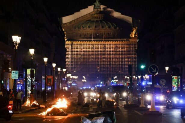 E05f82492eacdd331c938c21d1d45f34 2023 03 20T212442Z 296853609 RC2WXZ9U3YQW RTRMADP 5 FRANCE PENSIONS PROTESTS 1 960x600