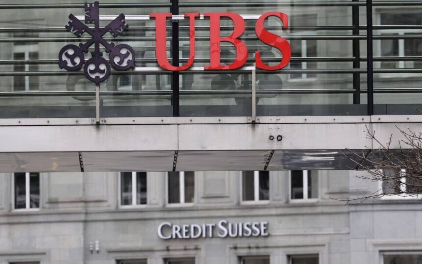 2023-03-19T124859Z_632679082_RC2ZWZ9W1Z07_RTRMADP_3_GLOBAL-BANKS-CREDIT-SUISSE-UBS_1-960x600-1-960x600