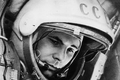 People Yuri Gagarin Astronaut Ussr Wallpaper Preview