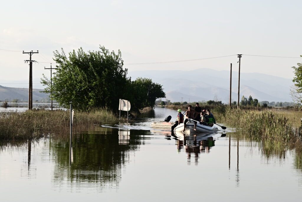 [363405] ΘΕΣΣΑΛΙΑ 5Η ΗΜΕΡΑ ΑΠΟ ΤΟ ΚΥΜΑ ΚΑΚΟΚΑΙΡΙΑ daniel ΠΟΥ ΠΛΗΜΜΥΡΙΣΕ ΤΟΝ ΘΕΣΣΑΛΙΚΟ ΚΑΜΠΟ / ΛΑΡΙΣΑ ΟΙ ΚΑΤΟΙΚΟΙ ΑΓΩΝΙΟΥΝ ΓΙΑ ΤΗΝ ΣΤΑΘΜΗ ΤΟΥ ΠΗΝΕΙΟΥ