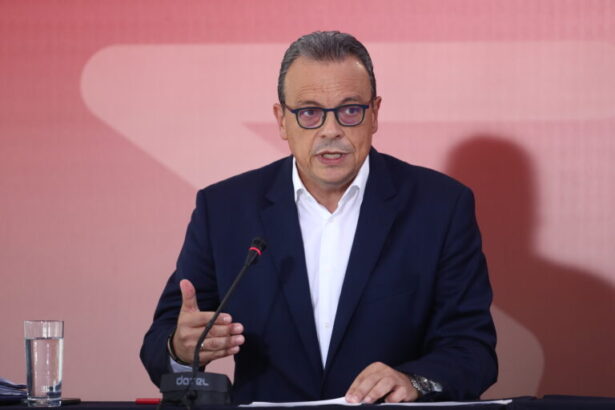 [363532] ΣΥΝΕΝΤΕΥΞΗ ΤΥΠΟΥ ΤΟΥ ΠΡΟΕΔΡΟΥ ΤΗΣ Κ.Ο. ΤΟΥ ΣΥΡΙΖΑ ΣΩΚΡΑΤΗ ΦΑΜΕΛΛΟΥ ΣΤΑ ΠΛΑΙΣΙΑ ΤΗΣ 87ης ΔΕΘ (ΒΑΣΙΛΗΣ ΒΕΡΒΕΡΙΔΗΣ/ΜΟΤΙΟΝΤΕΑΜ)