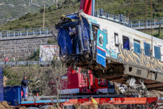 ΣΥΝΕΧΕΙΑ ΤΩΝ ΕΡΓΑΣΙΩΝ ΑΠΟ ΤΑ ΣΥΝΕΡΓΕΙΑ ΕΡΕΥΝΑΣ ΚΑΙ ΔΙΑΣΩΣΗΣ ΣΤΟΝ ΤΟΠΟ ΤΗΣ ΠΟΛΥΝΕΚΡΗΣ ΣΙΔΗΡΟΔΡΟΜΙΚΗΣ ΤΡΑΓΩΔΙΑΣ ΣΤΑ ΤΕΜΠΗ (ΛΕΩΝΙΔΑΣ ΤΖΕΚΑΣ/eurokinissi)