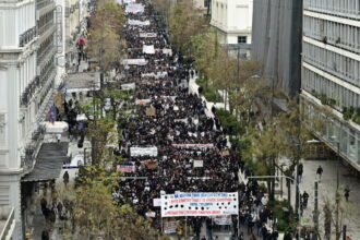 [375589] ΜΑΘΗΤΙΚΟ ΦΟΙΤΗΤΙΚΟ ΣΥΛΛΑΛΗΤΗΡΙΟ ΣΤΗΝ ΑΘΗΝΑ ΓΙΑ ΤΟ ΣΙΔΗΡΟΔΡΟΜΙΚΟ ΔΥΣΤΥΧΗΜΑ ΤΩΝ ΤΕΜΠΩΝ (ΜΙΧΑΛΗΣ ΚΑΡΑΓΙΑΝΝΗΣ/eurokinissi)